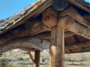 CHARPENTE BOIS ROND COREENNE